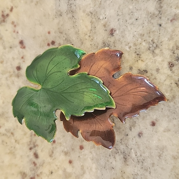 Fun Fall Enamel leaf earrings. - Picture 2 of 7